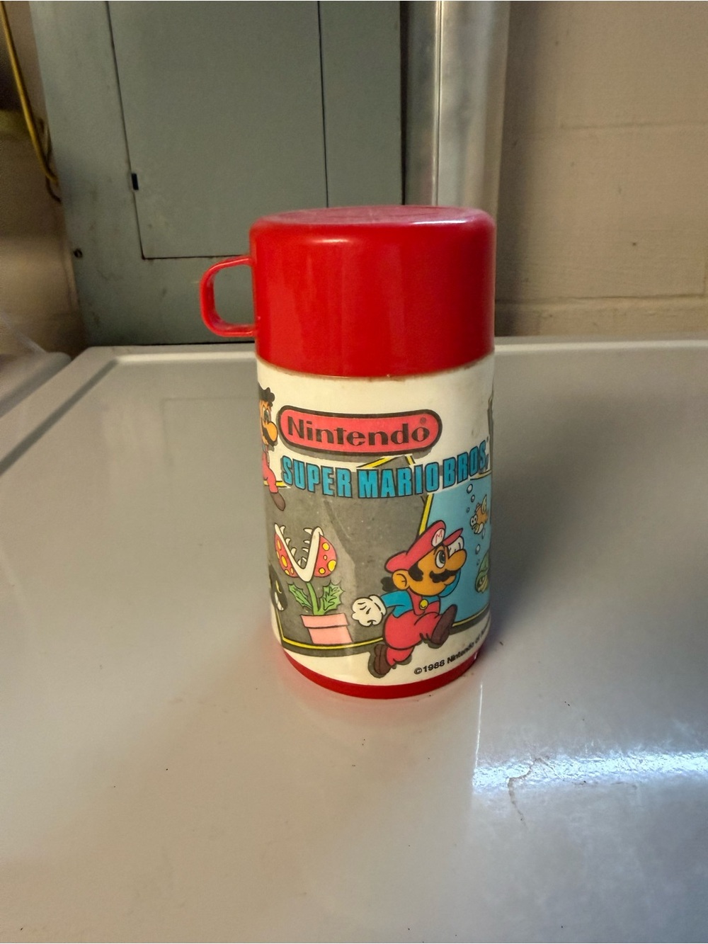 Vintage Nintendo Super Mario Bros. Red Kids Lunchbox with Matching Thermos - Picture 8 of 11